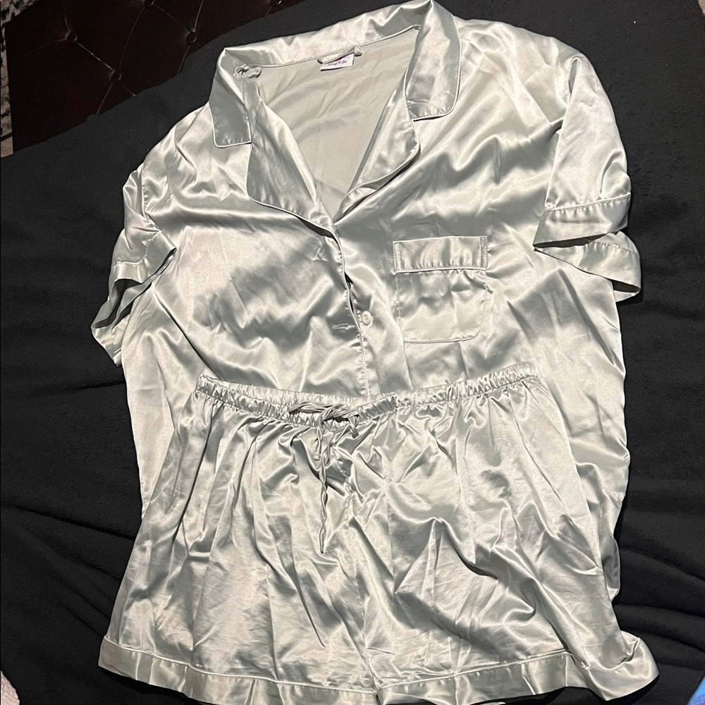 Silky Women's Pajama Set in Light Gray